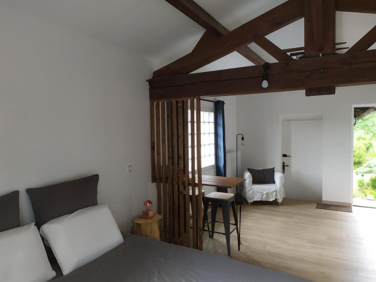 Les Gites Des Beaux Chenes Mortagne-sur-Sevre Exterior foto